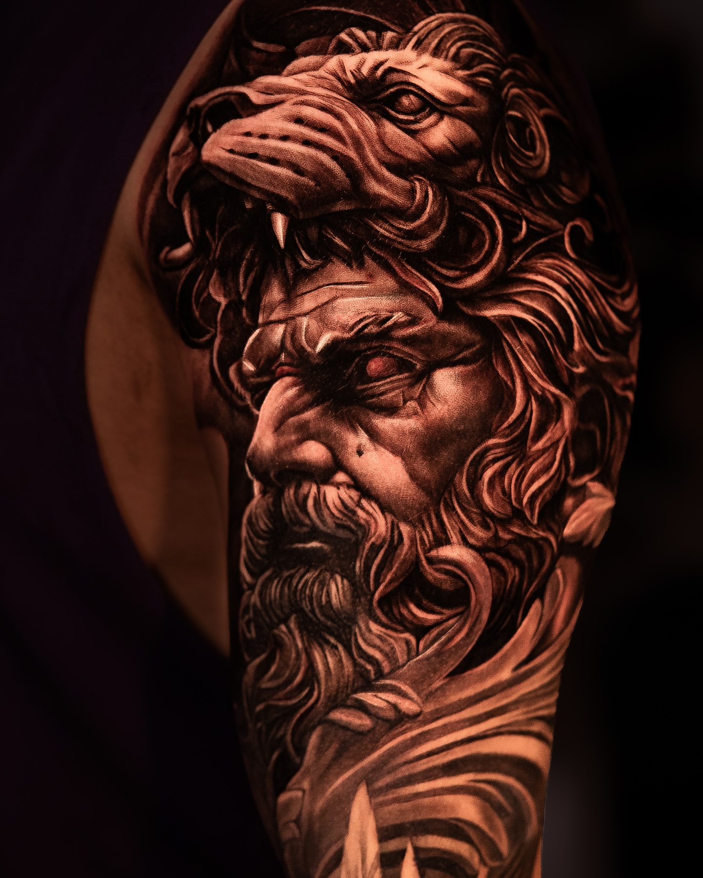 Tatuaje realista de Hércules con piel de león en manga, black and gray